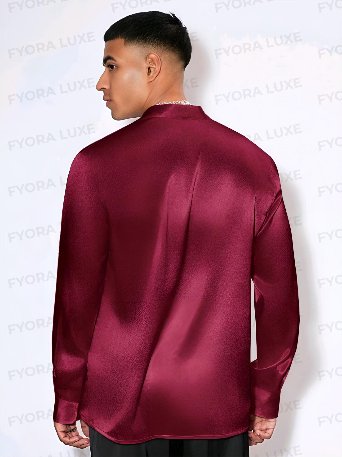 Manfinity Luxe - Men's Satin T-Shirt