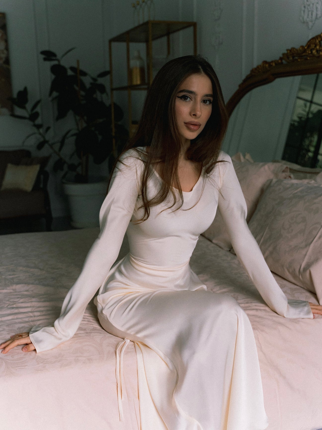 Monarch Satin Silk Gown – Her Majesty’s Sovereign Edition